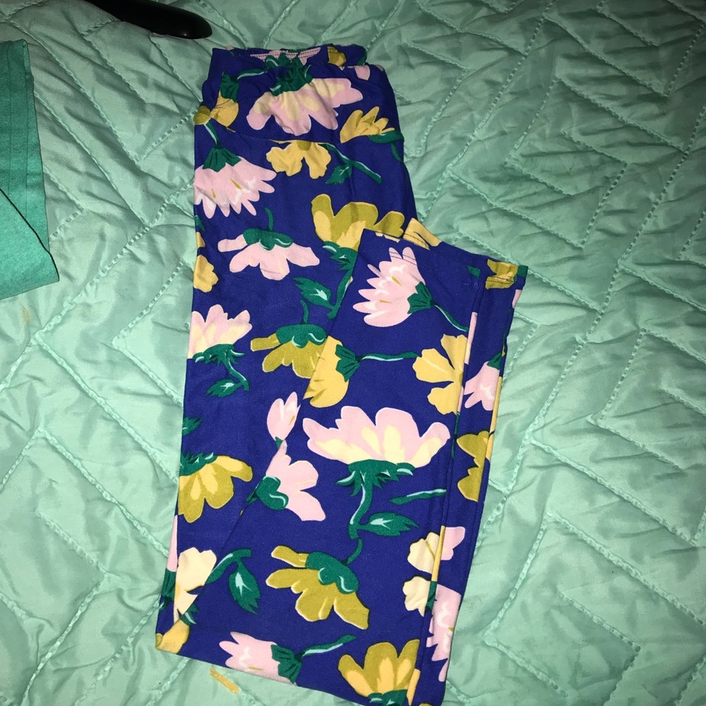 One size lularoe tulip leggings